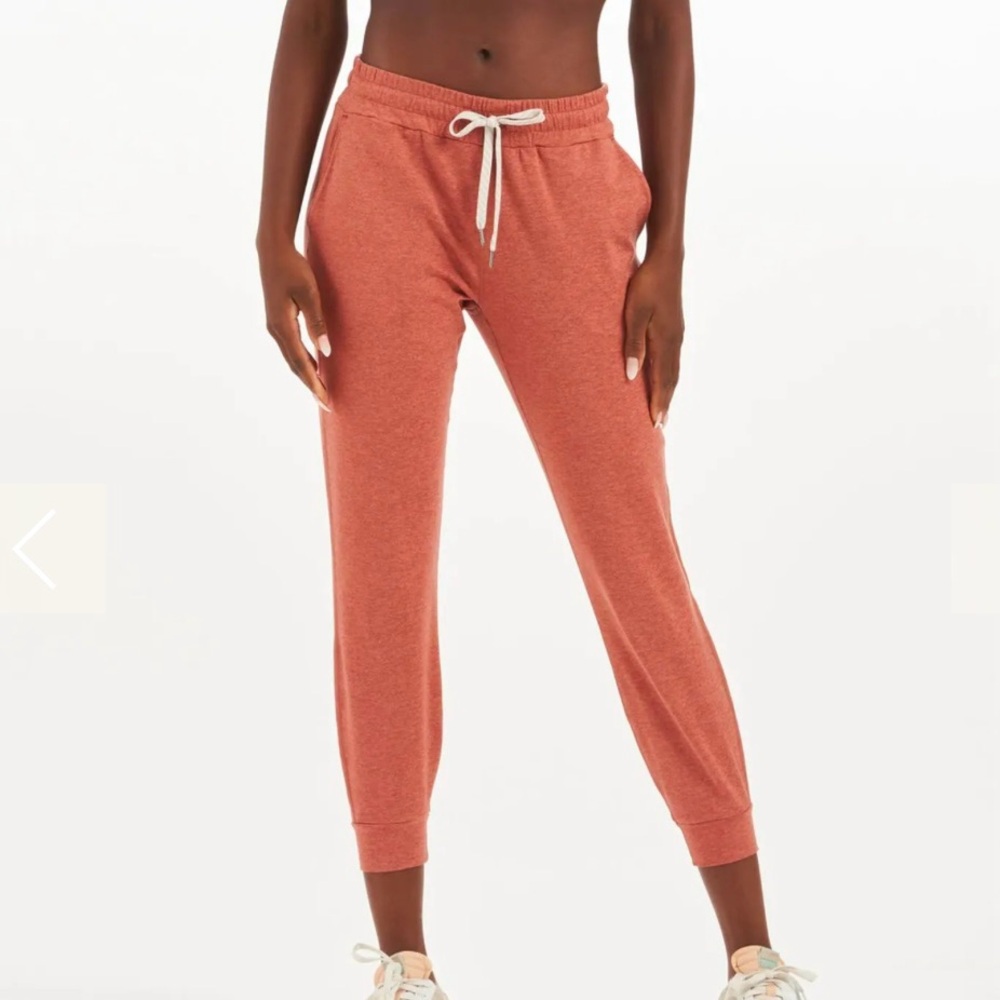 Vuori Performance Jogger in Cinnamon Heather  NWT